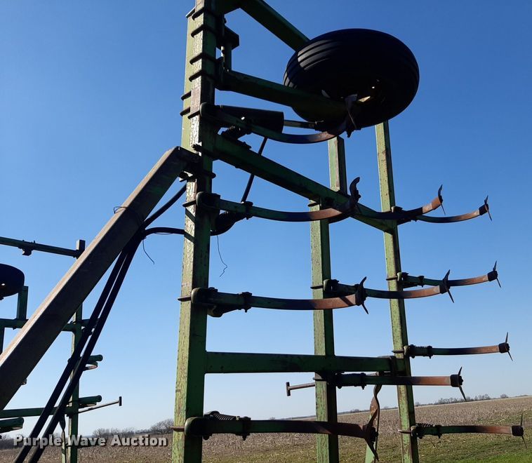 image for item DV9930 John Deere 1000 field cultivator