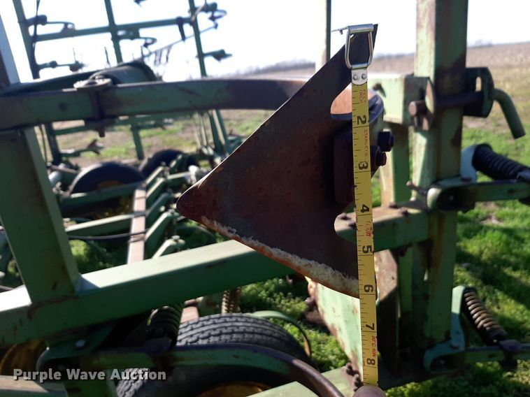 image for item DV9930 John Deere 1000 field cultivator