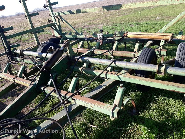 image for item DV9930 John Deere 1000 field cultivator