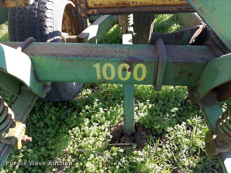 image for item DV9930 John Deere 1000 field cultivator