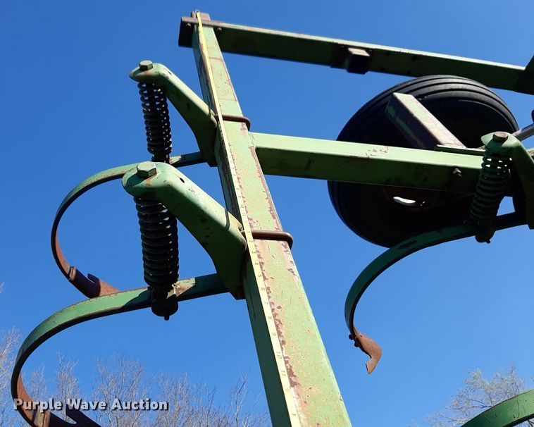 image for item DV9930 John Deere 1000 field cultivator