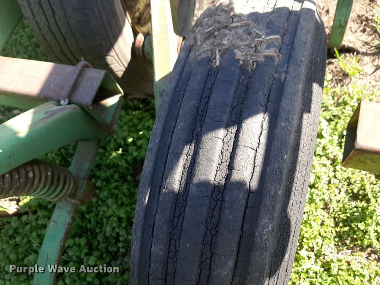 image for item DV9930 John Deere 1000 field cultivator