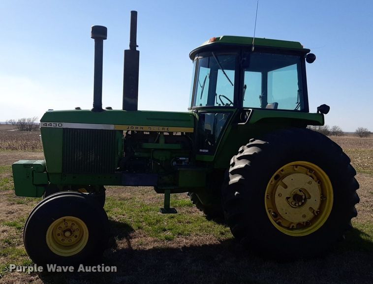 image for item DV9932 1980 John Deere 4430 tractor