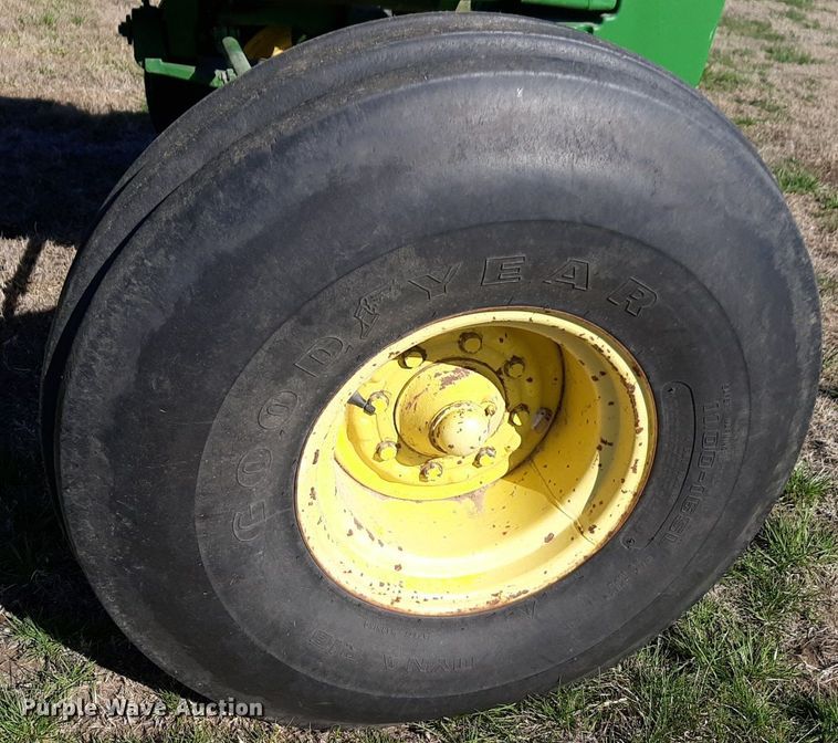 image for item DV9932 1980 John Deere 4430 tractor
