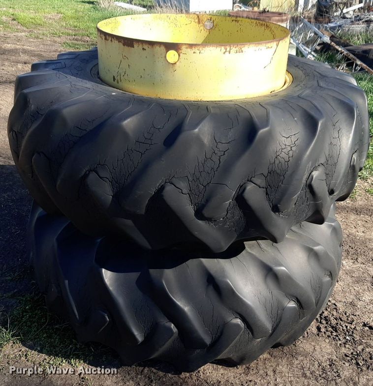 image for item DV9932 1980 John Deere 4430 tractor