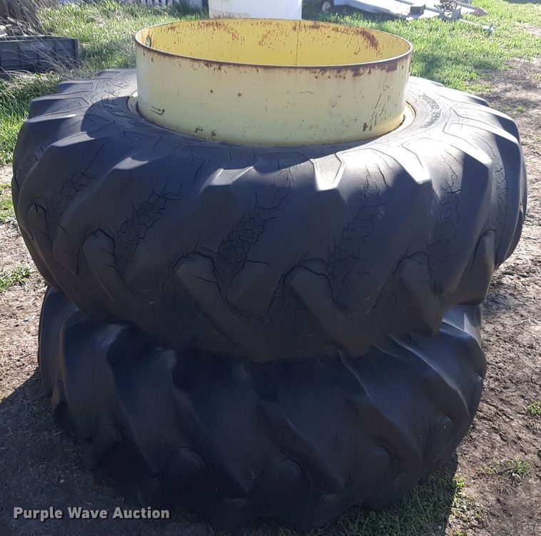 image for item DV9932 1980 John Deere 4430 tractor