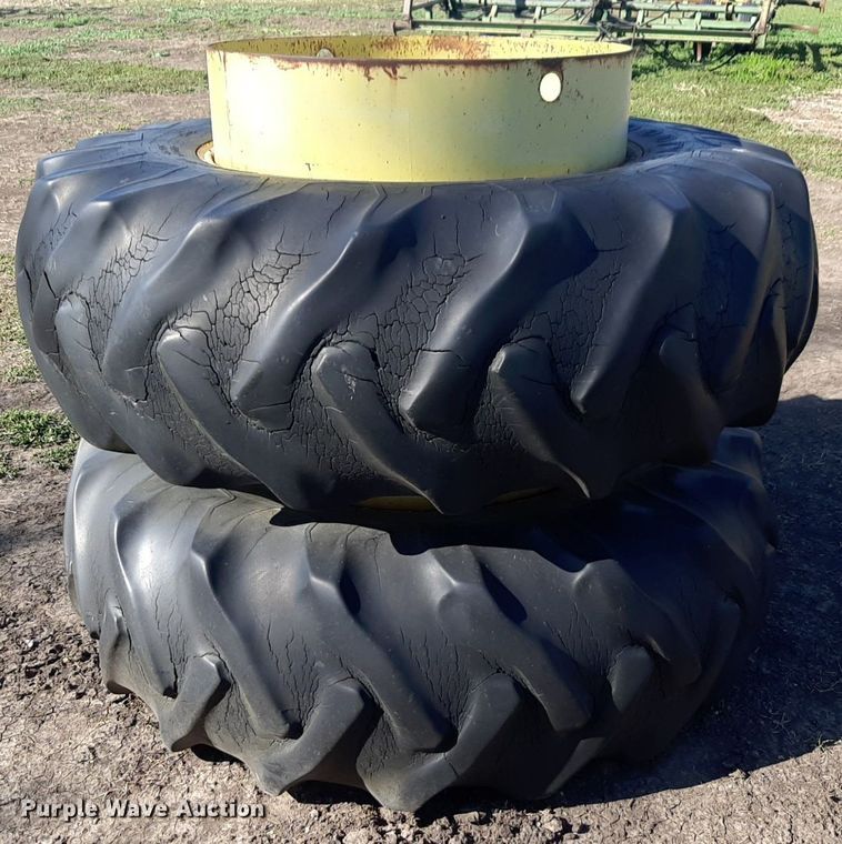 image for item DV9932 1980 John Deere 4430 tractor