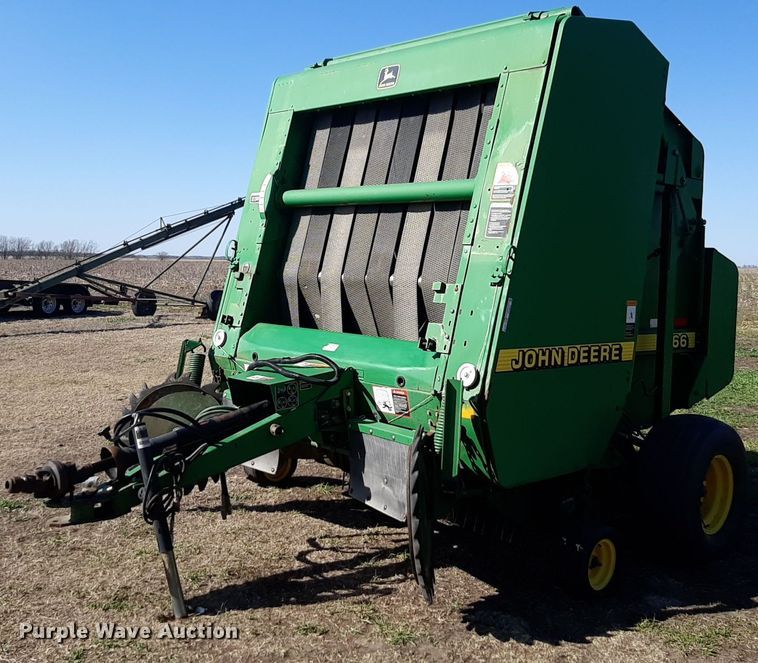 image for item DV9933 John Deere 566 round baler