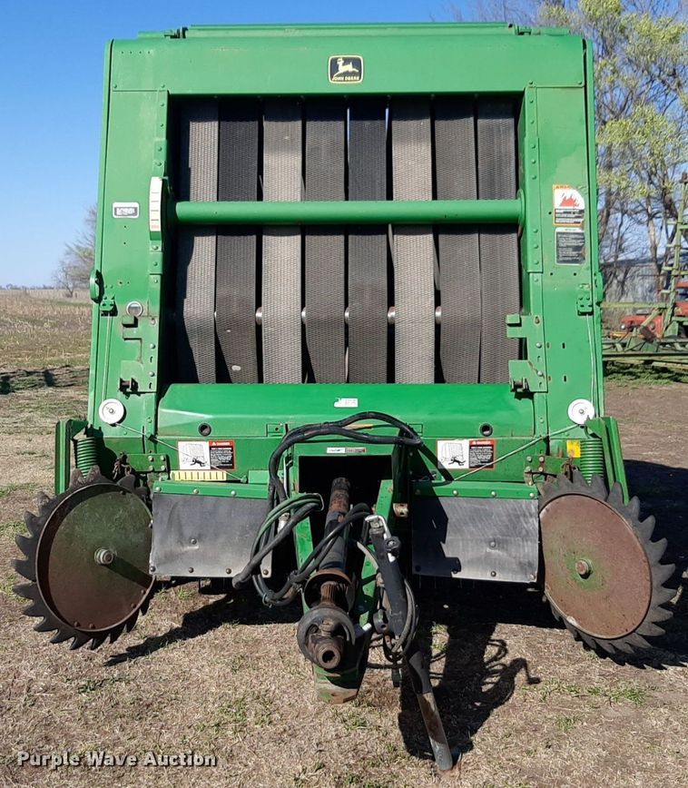 image for item DV9933 John Deere 566 round baler