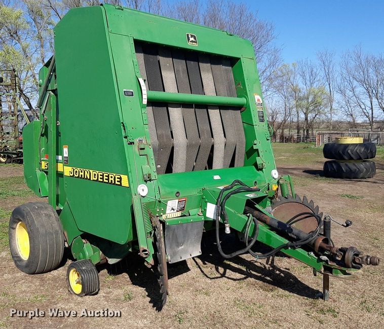 image for item DV9933 John Deere 566 round baler