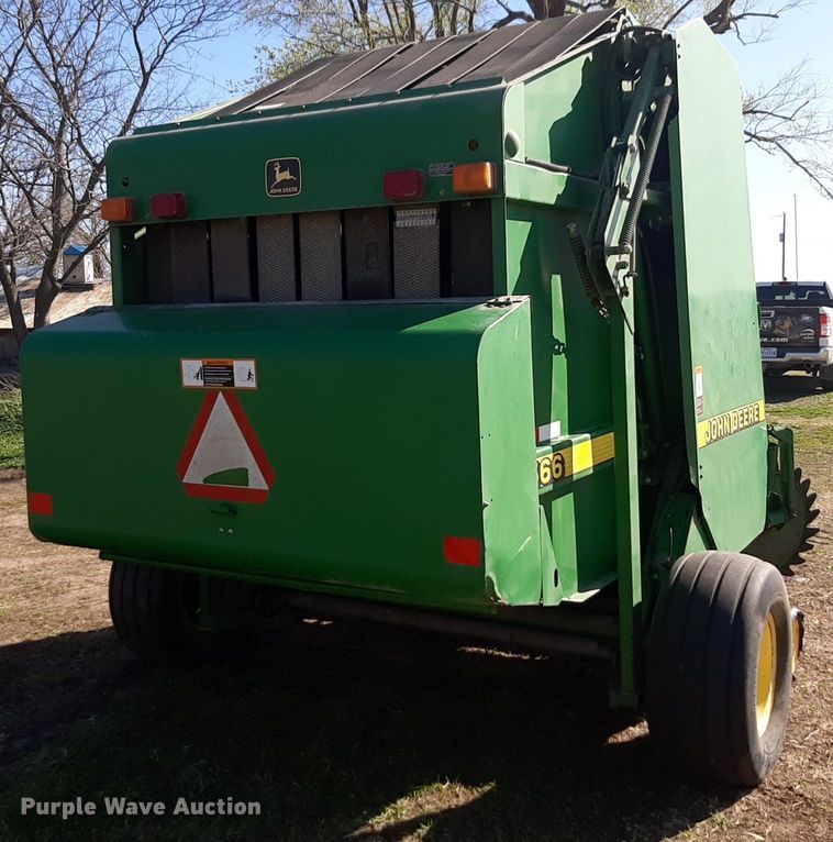 image for item DV9933 John Deere 566 round baler