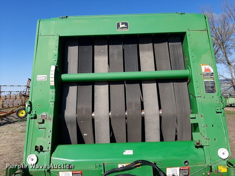 image for item DV9933 John Deere 566 round baler