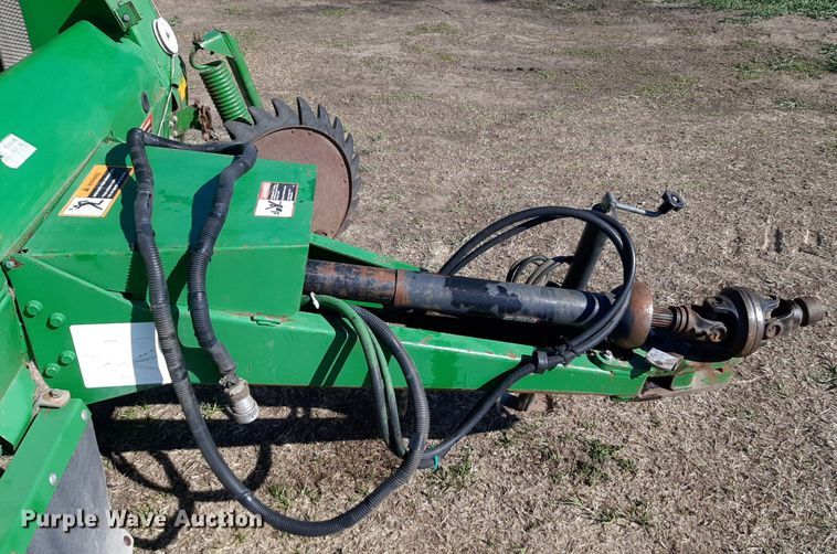 image for item DV9933 John Deere 566 round baler