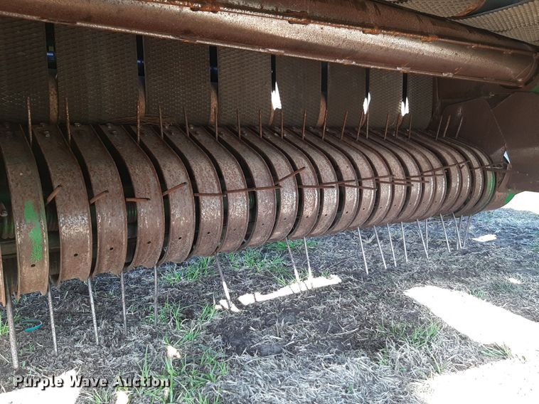 image for item DV9933 John Deere 566 round baler