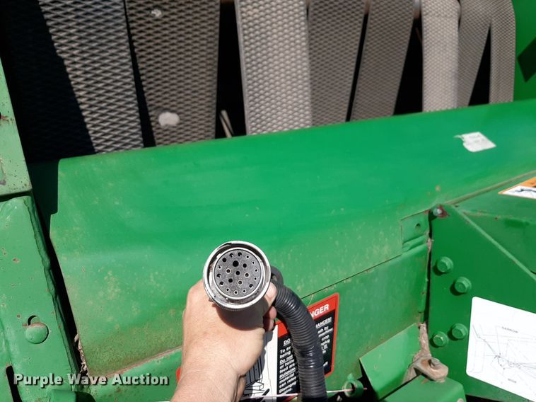 image for item DV9933 John Deere 566 round baler