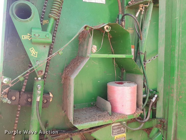 image for item DV9933 John Deere 566 round baler