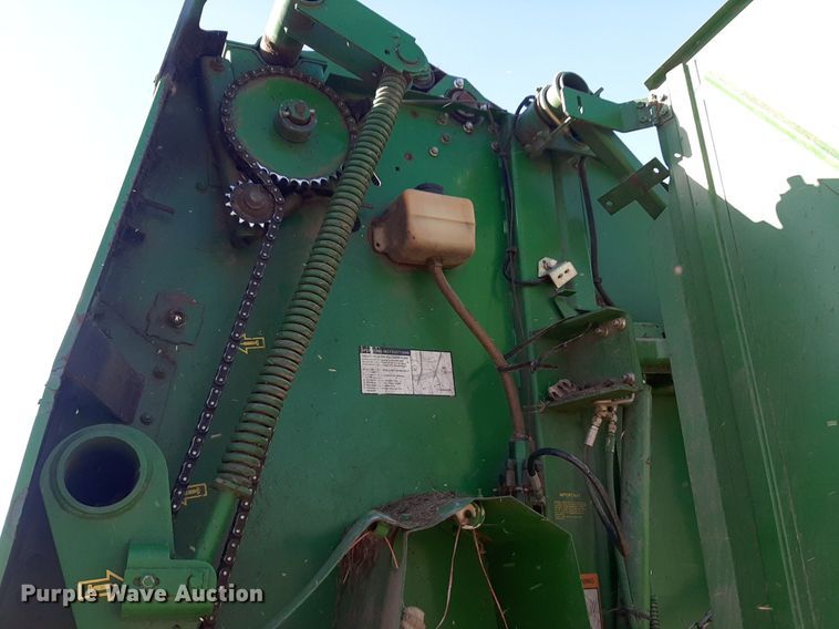 image for item DV9933 John Deere 566 round baler