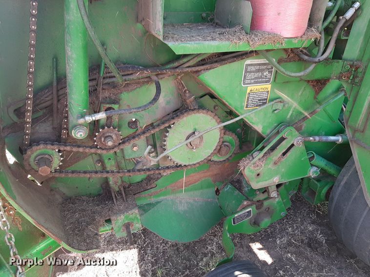 image for item DV9933 John Deere 566 round baler