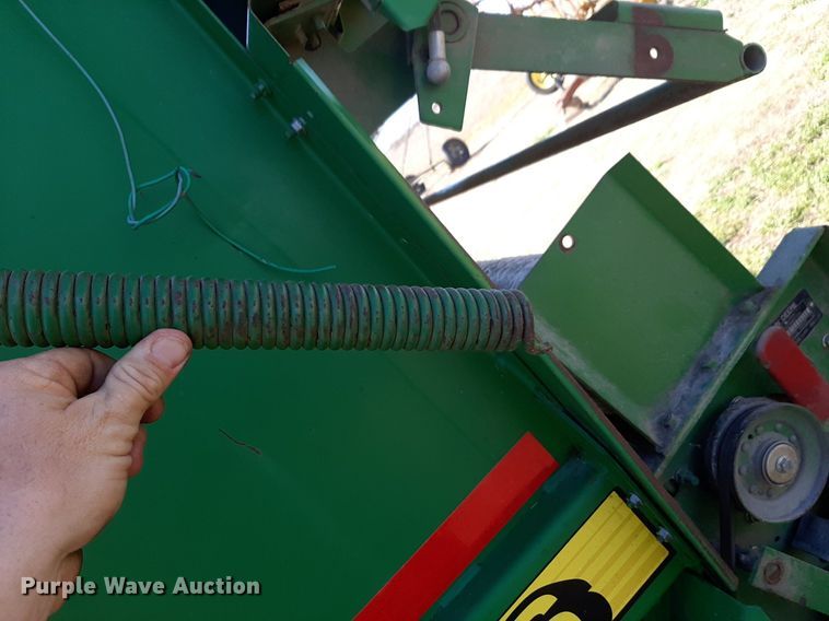 image for item DV9933 John Deere 566 round baler