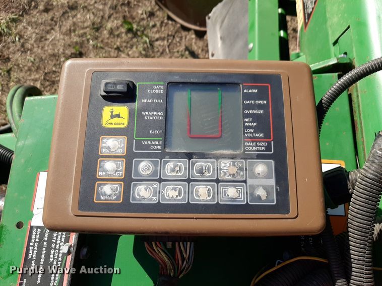 image for item DV9933 John Deere 566 round baler