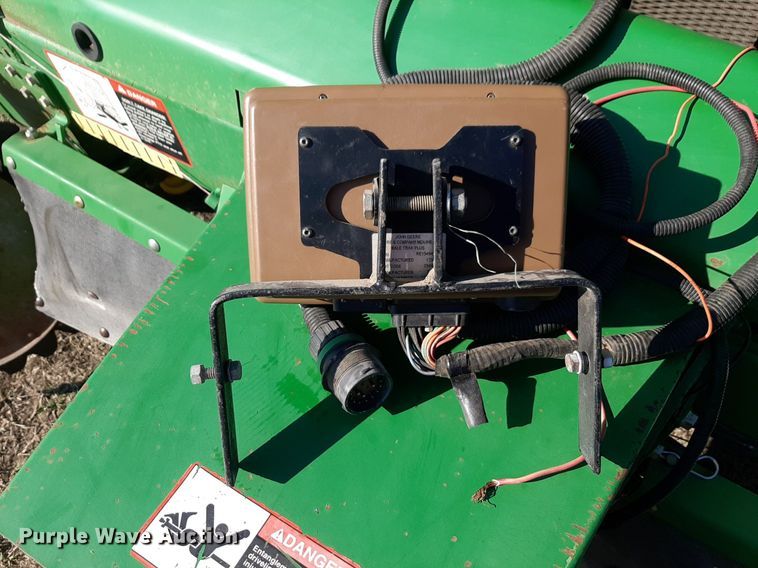 image for item DV9933 John Deere 566 round baler