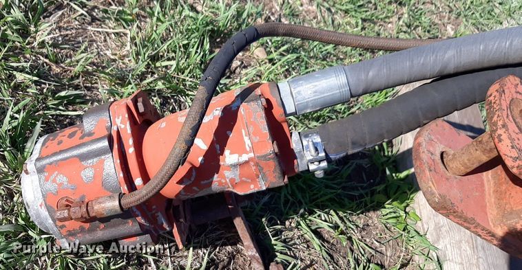 image for item DV9936 New Holland  116 swather / windrower