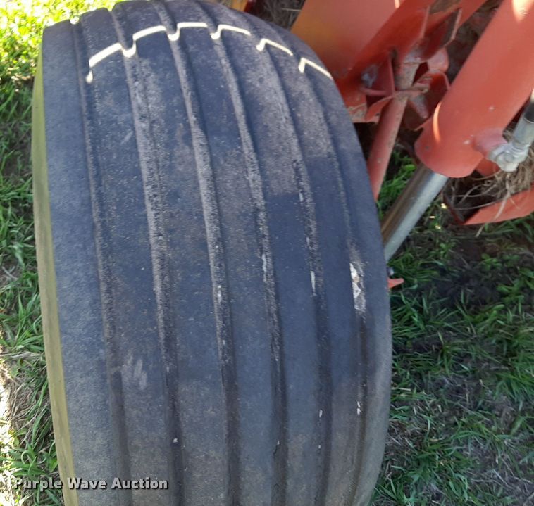 image for item DV9936 New Holland  116 swather / windrower