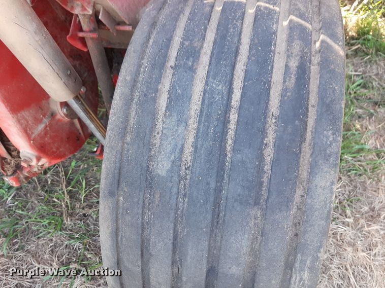 image for item DV9936 New Holland  116 swather / windrower