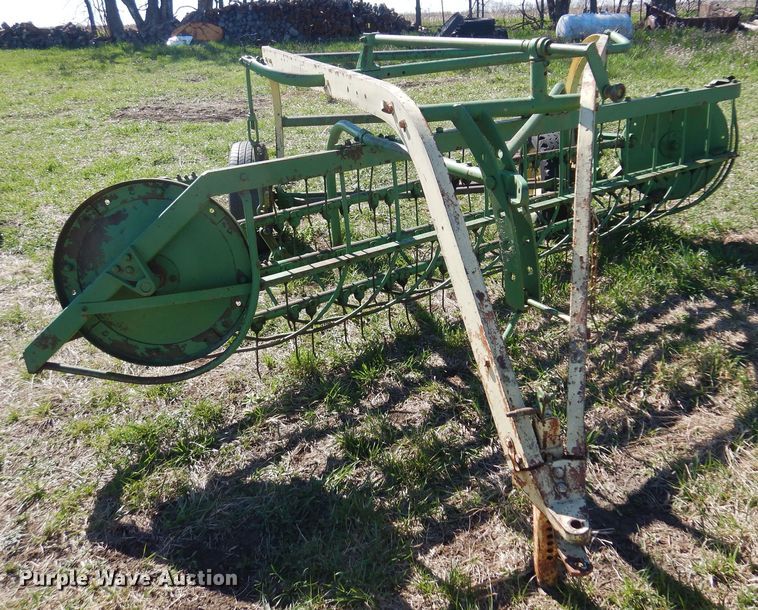 image for item DV9937 John Deere 896A hay rake