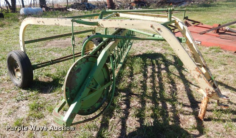 image for item DV9937 John Deere 896A hay rake