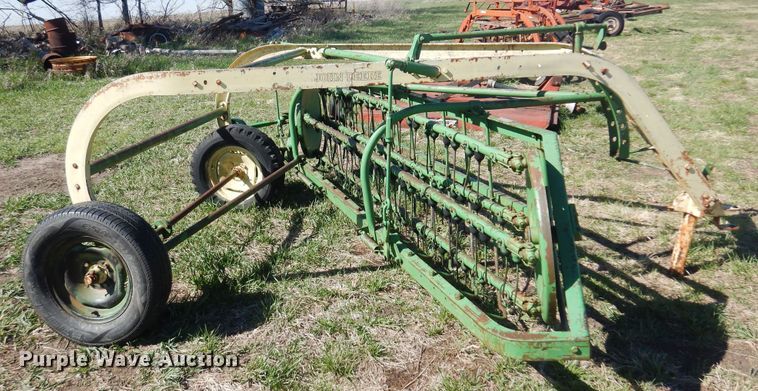 image for item DV9937 John Deere 896A hay rake