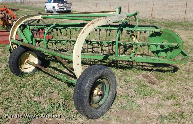 image for item DV9937 John Deere 896A hay rake