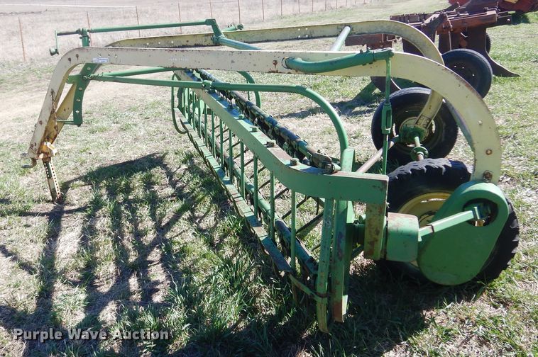 image for item DV9937 John Deere 896A hay rake