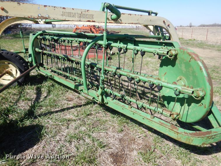 image for item DV9937 John Deere 896A hay rake