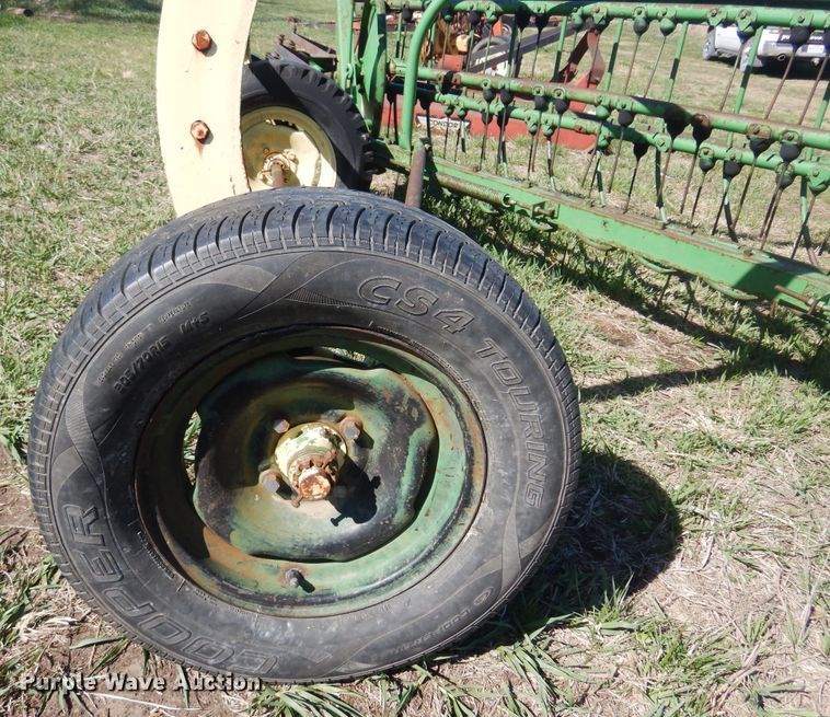 image for item DV9937 John Deere 896A hay rake