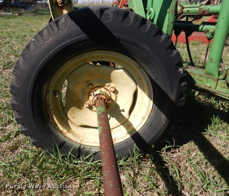 image for item DV9937 John Deere 896A hay rake