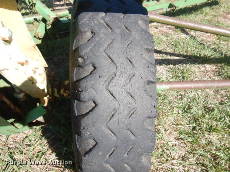 image for item DV9937 John Deere 896A hay rake