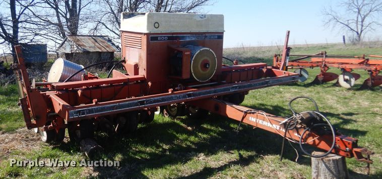 image for item DV9941 International Harvester 800 Cyclo Air planter