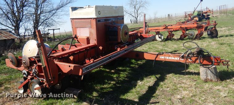 image for item DV9941 International Harvester 800 Cyclo Air planter