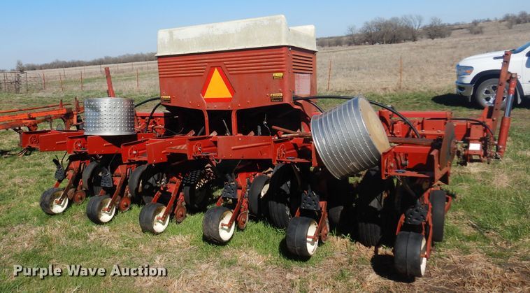 image for item DV9941 International Harvester 800 Cyclo Air planter