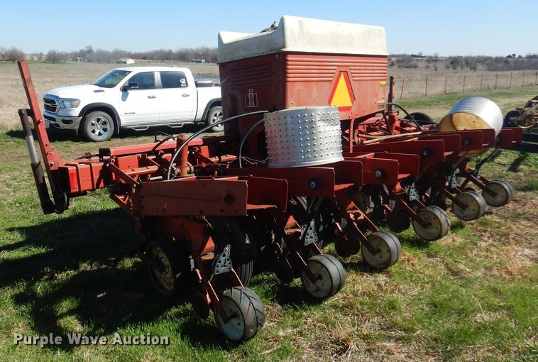 image for item DV9941 International Harvester 800 Cyclo Air planter