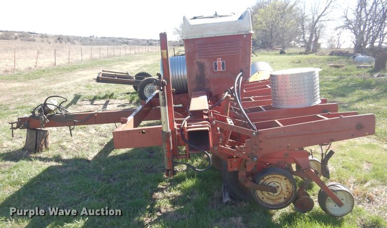 image for item DV9941 International Harvester 800 Cyclo Air planter