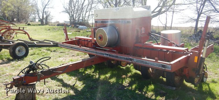 image for item DV9941 International Harvester 800 Cyclo Air planter