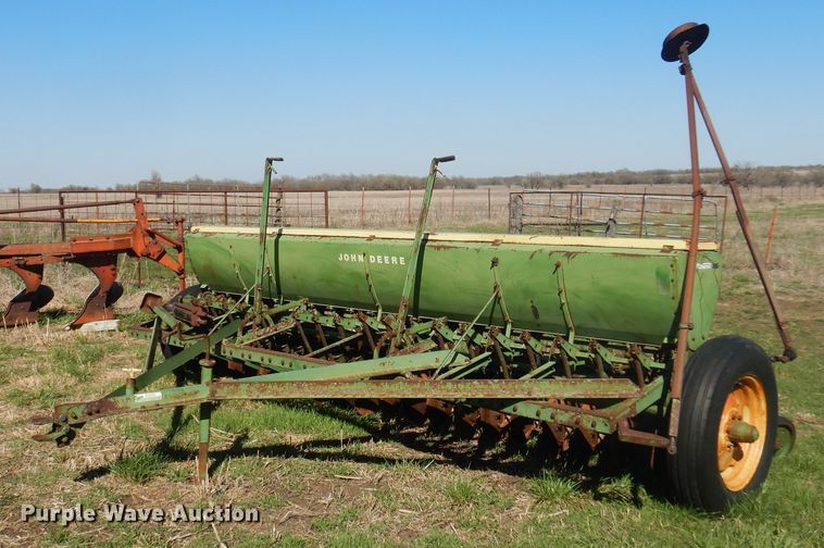 image for item DV9943 John Deere grain drill