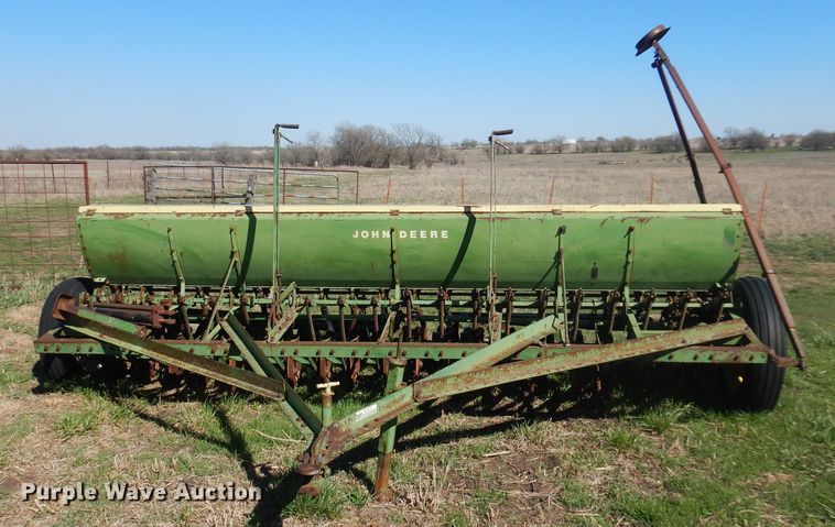 image for item DV9943 John Deere grain drill