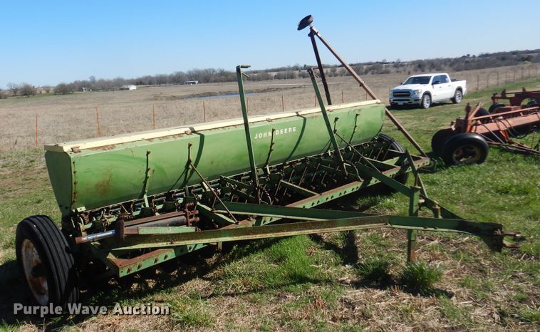 image for item DV9943 John Deere grain drill