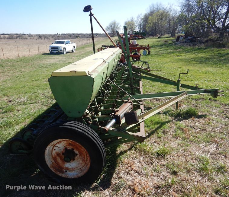image for item DV9943 John Deere grain drill