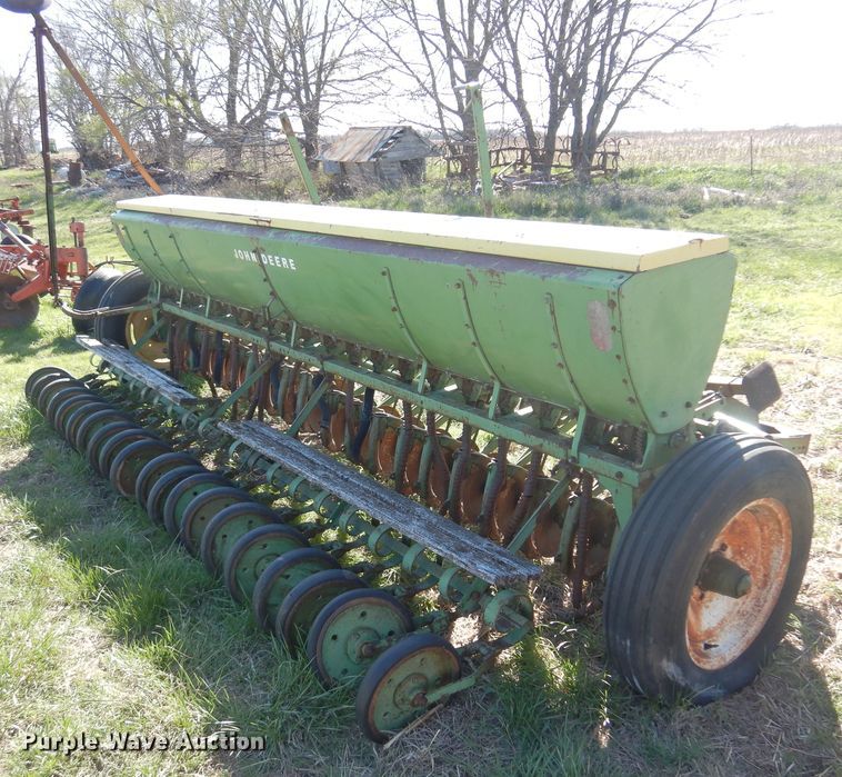 image for item DV9943 John Deere grain drill
