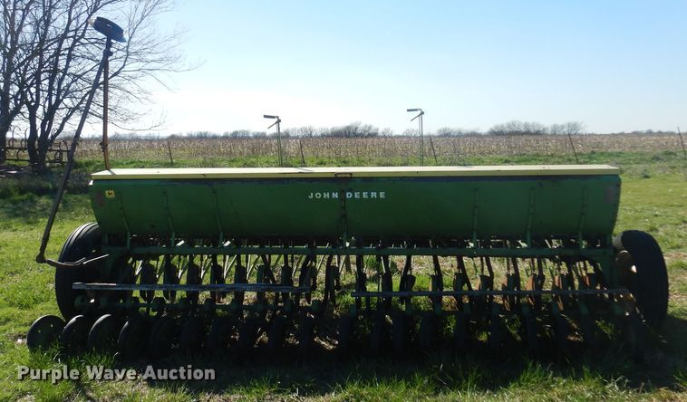image for item DV9943 John Deere grain drill