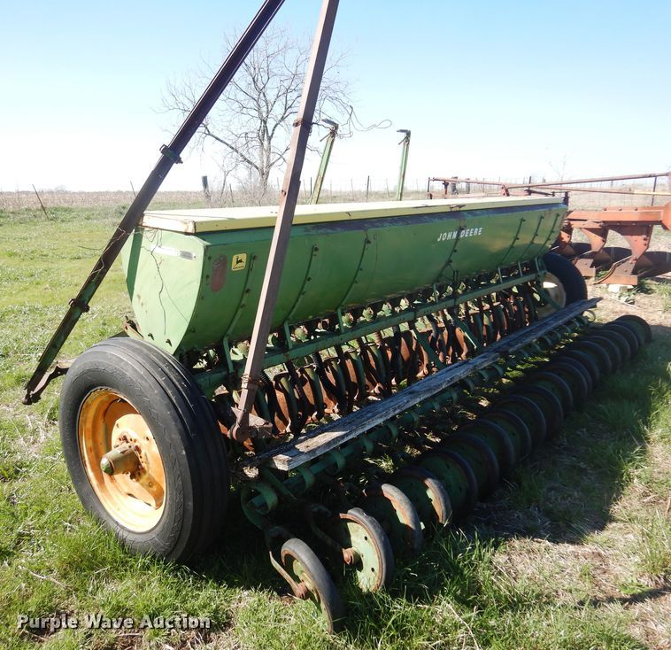 image for item DV9943 John Deere grain drill